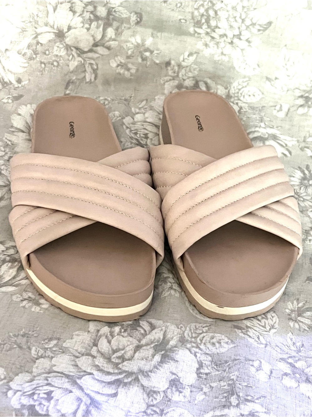 BNWOT George Quilted Criss-Cross Slide Platform Sandals - Size 7 - Picture 2 of 4
